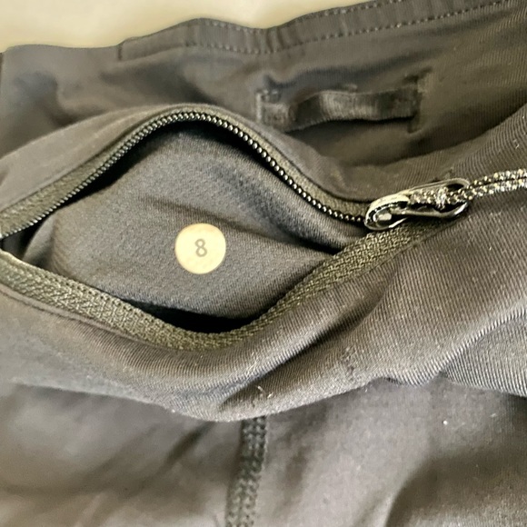 Lululemon Ruched Leg Capri Leggings, black, size 8 - Picture 3 of 6